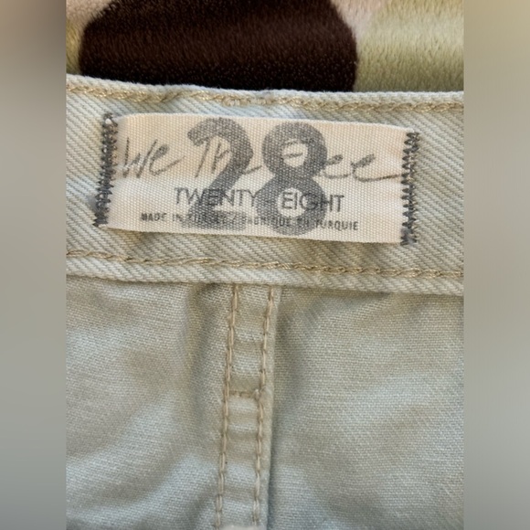 Free People We the Free Women's light wash denim cutoffs. Size 28 - Picture 4 of 9